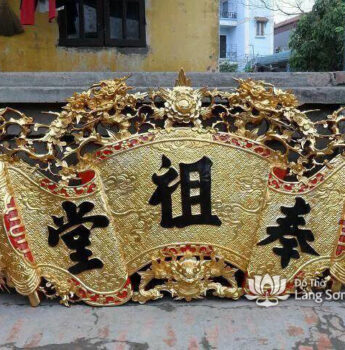 Cuốn Thư chạm Cúc Mai
