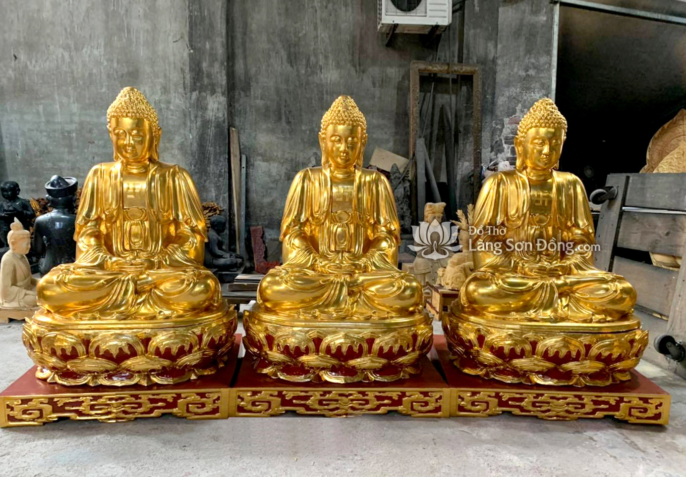 Tượng Tam thế Phật tinh xảo từng chi tiết