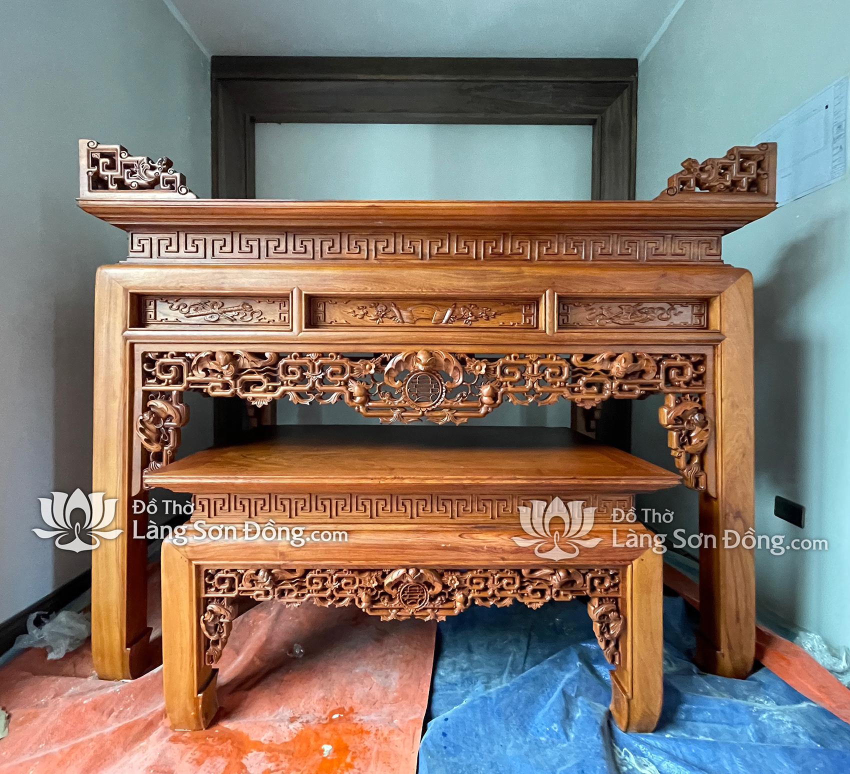 Bộ bàn thờ, bộ ghế Minh Đế gỗ Hương, hoàn thiện sơn PU