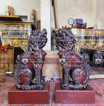 Đôi Nghê hoa văn thời Lê, sơn thếp giả cổ