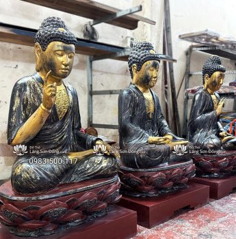 Tượng Tam Thế Phật tạc và sơn giả cổ (theo mẫu cổ)