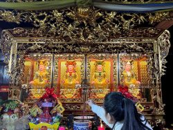Tượng Tứ Phủ Chầu Bà Và Khám